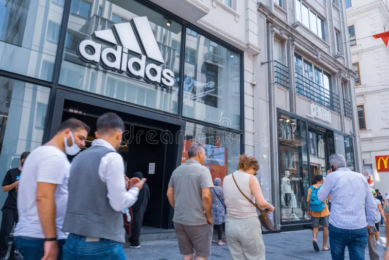 E pazakontë/ Adidas gjobitet në Turqi, nuk informoi klientët