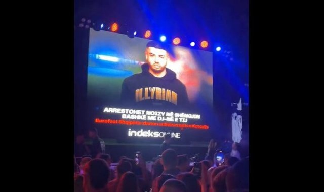 Po e prisnin të performonte, ja momenti kur fansat morën lajmin