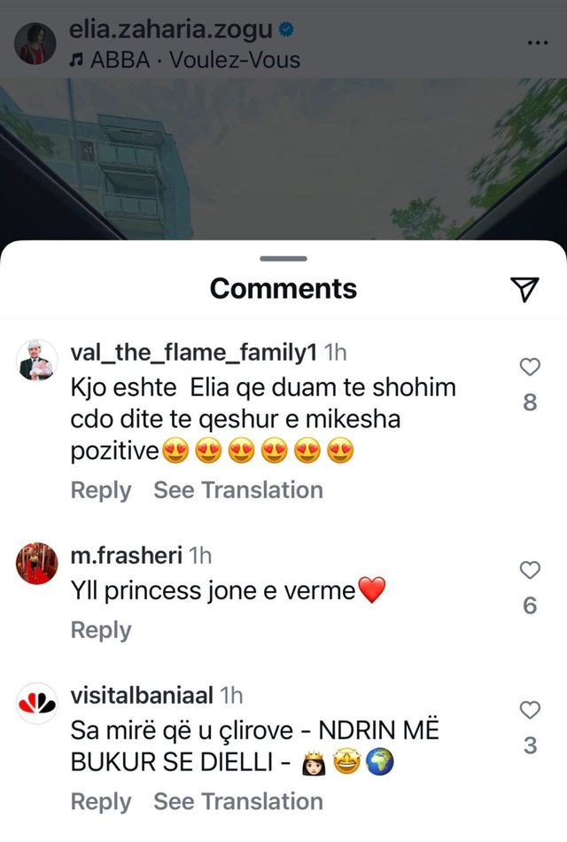 FOTO/ Elia Zaharia shfaqet e qeshur, shkëlqen me fustanin e kuq! Si duket