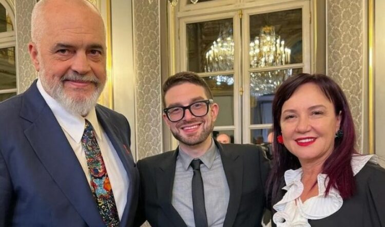 Sorosist, jo socialist/ Rama anulon festën e PS-së për