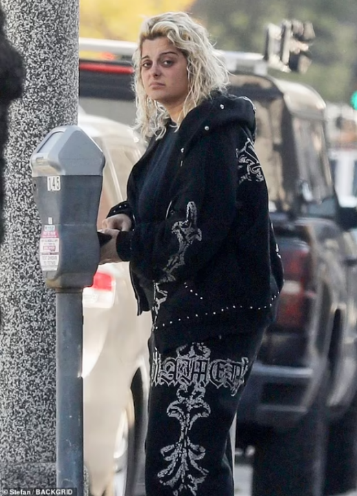 Bebe Rexha “nuk njihet” pa make up rrugëve të Nju Jorkut!