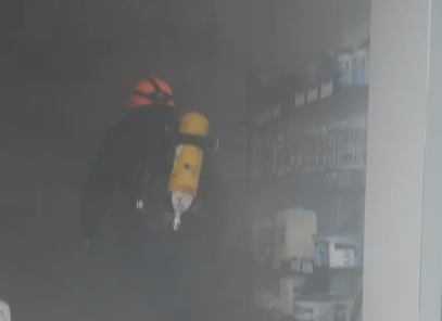 Merr flak&euml; magazina n&euml; Gjirokast&euml;r/ Fatmir&euml;sisht vet&euml;m