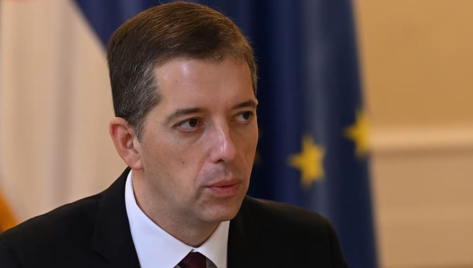 "T&euml; p&euml;rmbahen nga deklaratat q&euml;