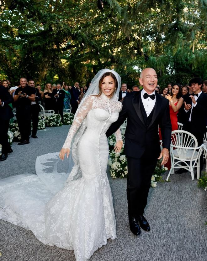 Lauren Sanchez dhe Jeff Bezos tashmë të martuar! Nusja e veshur me