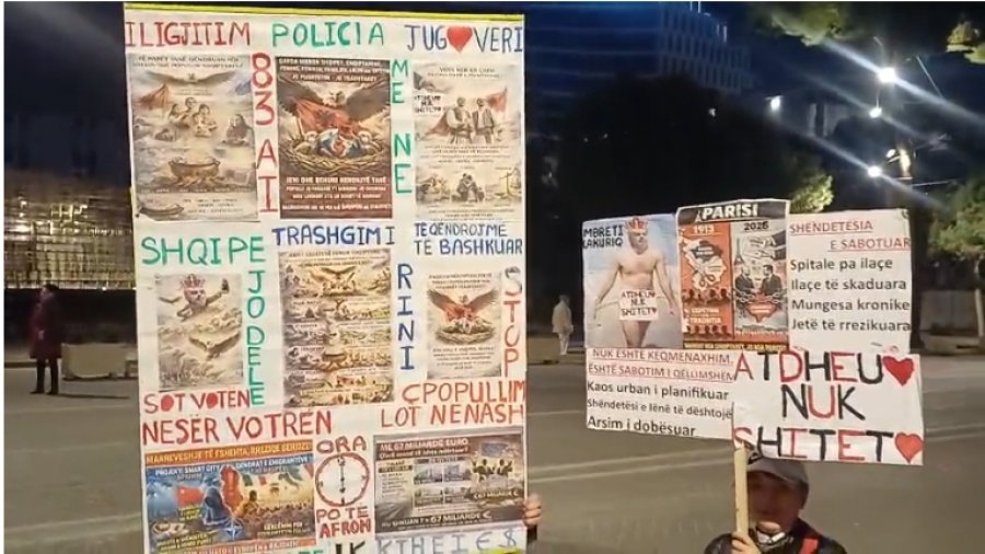 Opozita proteston për 3 orë rresht, i vënë flakën