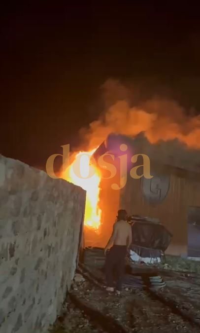 FOTO/ Digjet restoranti në Theth, zjarri shuhet nga ndërhyrja e