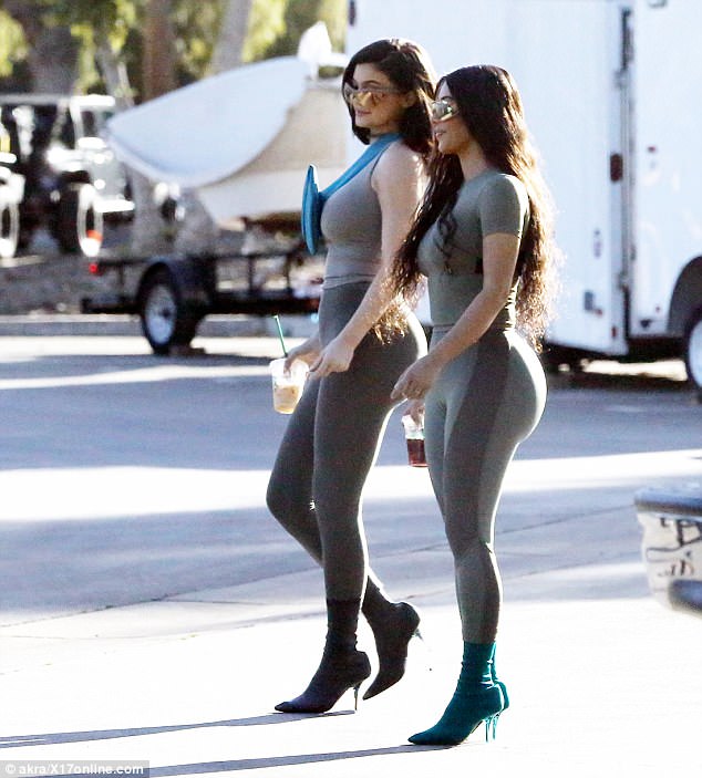 Për një moment e humbëm: Kush është Kylie e kush është Kim - Celebrity