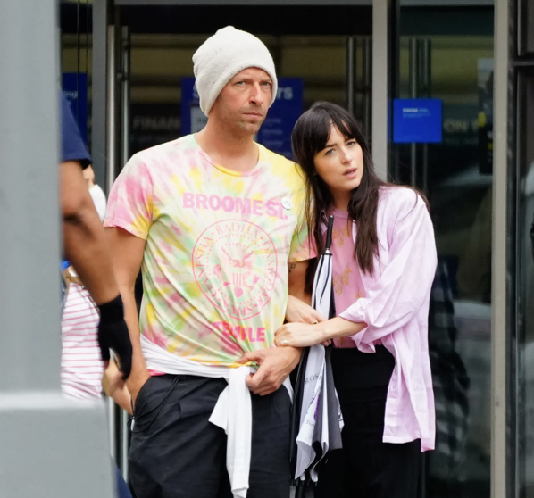 Fejohen Chris Martin dhe Dakota Johnson