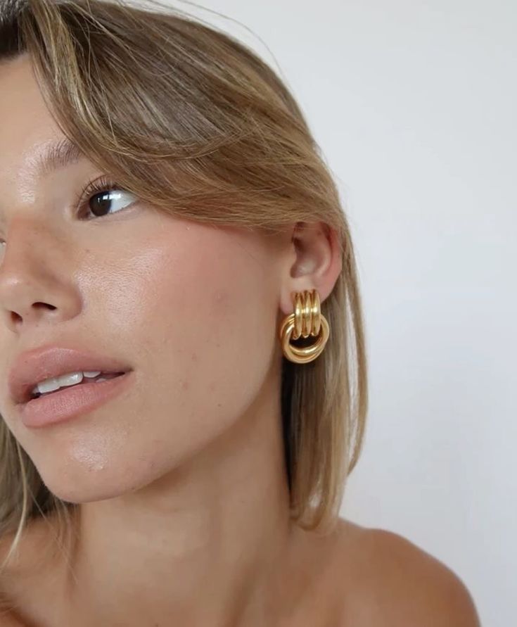 Hailey Bieber u sigurua që të na provonte se stili retro