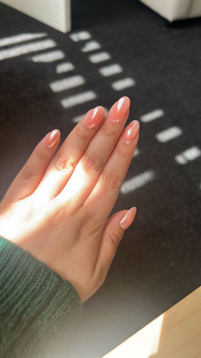 Thonjtë "Peach Champagne" të Selena Gomez janë perfekte