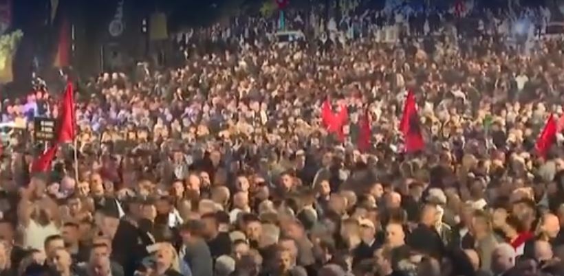 "Anger at the government leads to riots", the German media echoed the