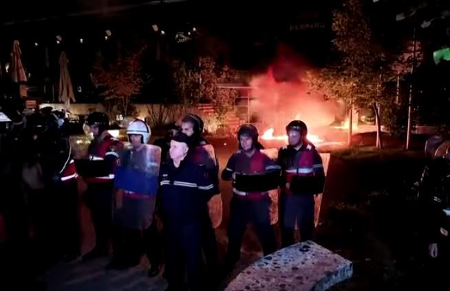 "Anger at the government leads to riots", the German media echoed the