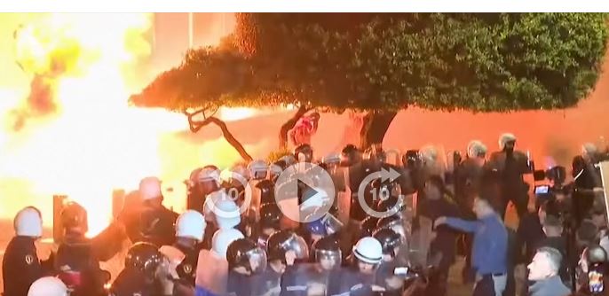 "Anger at the government leads to riots", the German media echoed the