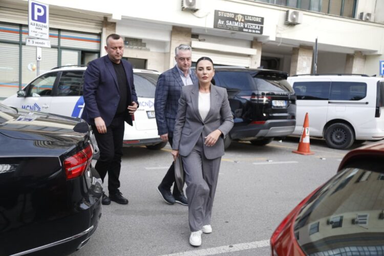Balluku udhëtim sekret në SHBA, kërkon mbrojtje ligjore