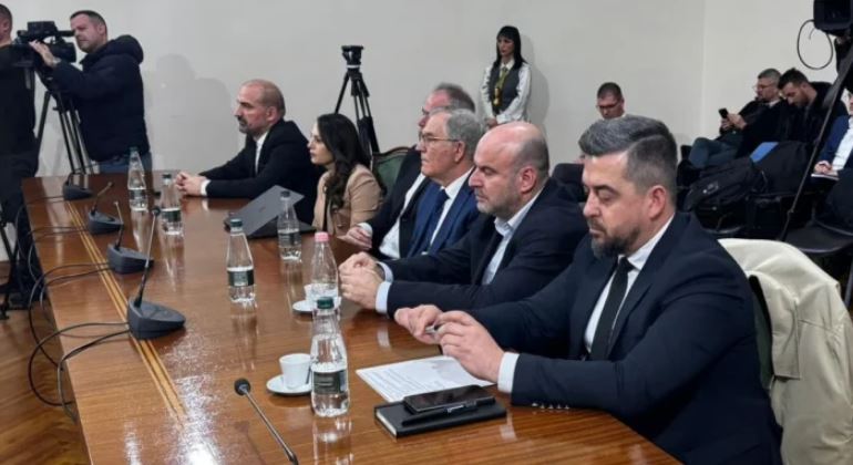 Reforma Zgjedhore/ PD ulet n&euml; tryez&euml; me PS, zbulohen emrat e