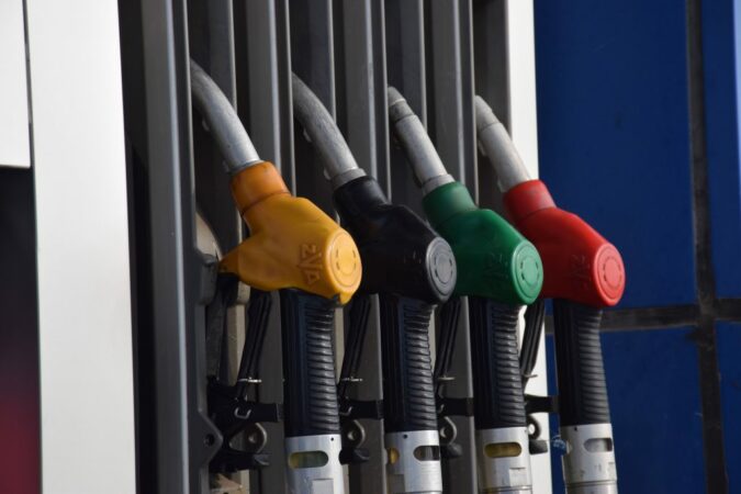 Bordi ul naftën me 3 lekë, sa do të shitet benzina