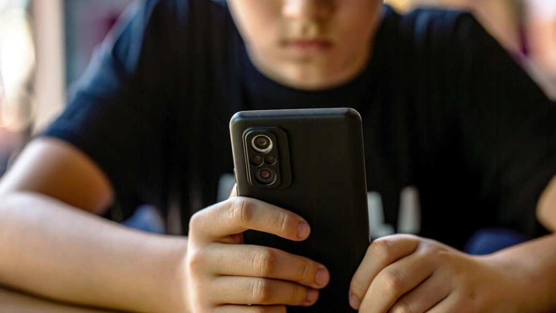 Masë e fortë për mbrojtjen e të miturve në internet,