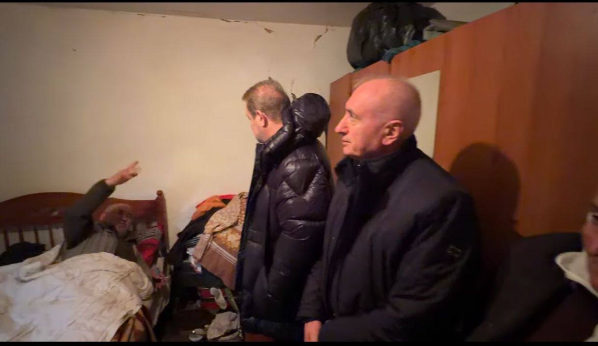 Është diskriminuar Veriu? Manja ironizon Gjin Gjonin: Bëni foto