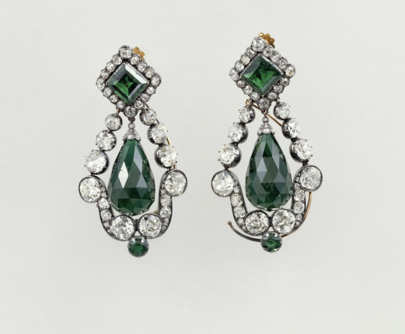 Ministria Franceze e Kulturës publikon listën e bizhuterive të