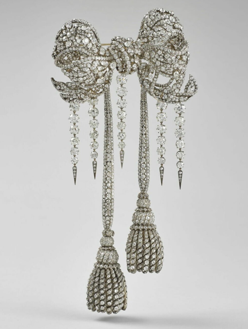 Ministria Franceze e Kulturës publikon listën e bizhuterive të