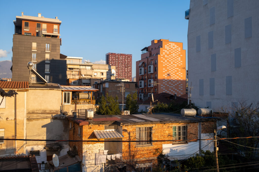 Kullat janë bosh: Brenda çmendurisë së ndërtimit