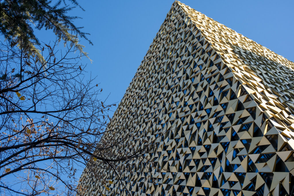 Kullat janë bosh: Brenda çmendurisë së ndërtimit