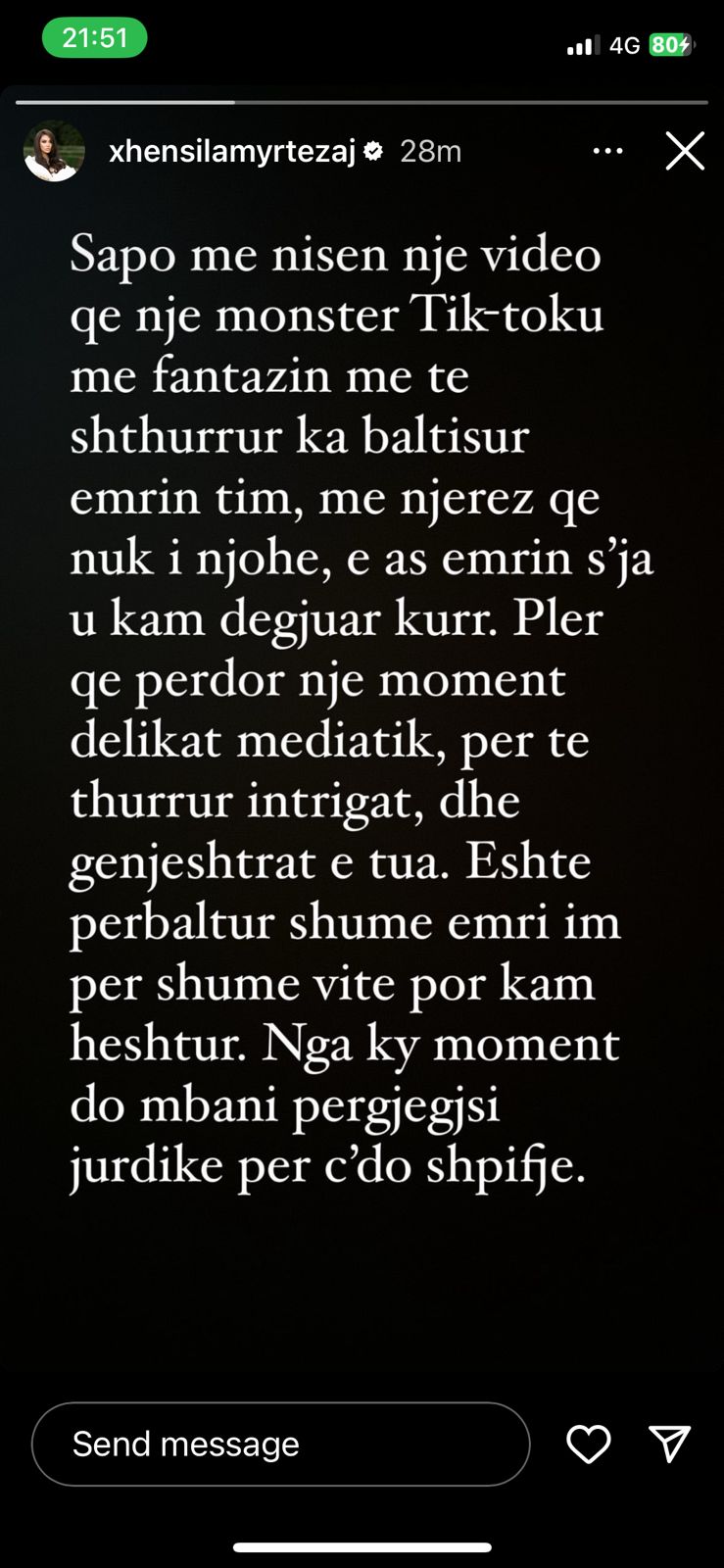 Xhensila reagon ashpër: Plehrë që përdor një moment