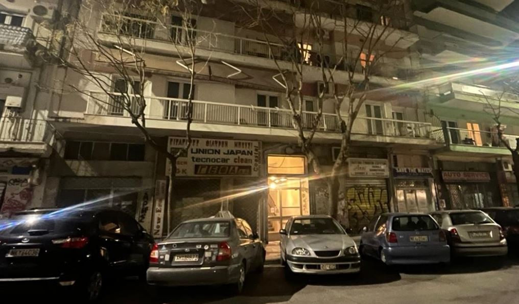 Babë e bir gjenden të vdekur në shtëpi në Selanik,