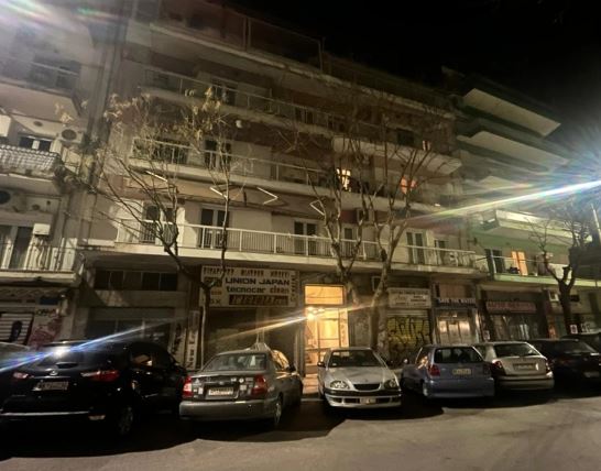 Babë e bir gjenden të vdekur në shtëpi në Selanik,