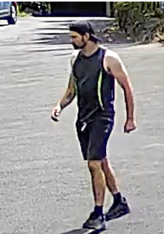Burri misterioz po habit botën! I dha pensionistit 5000 dollarë dhe u