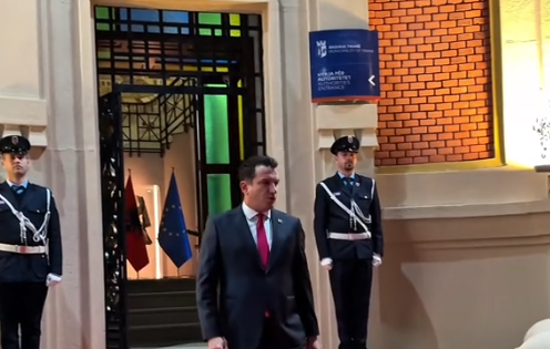 Veliaj flet për Nesti Angonin: Një njeri i vogël, qesharak, i